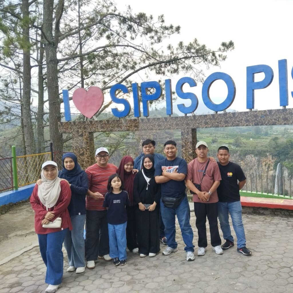 π
Menelusuri Medan Lake Toba Menelusuri Medan Lake Toba